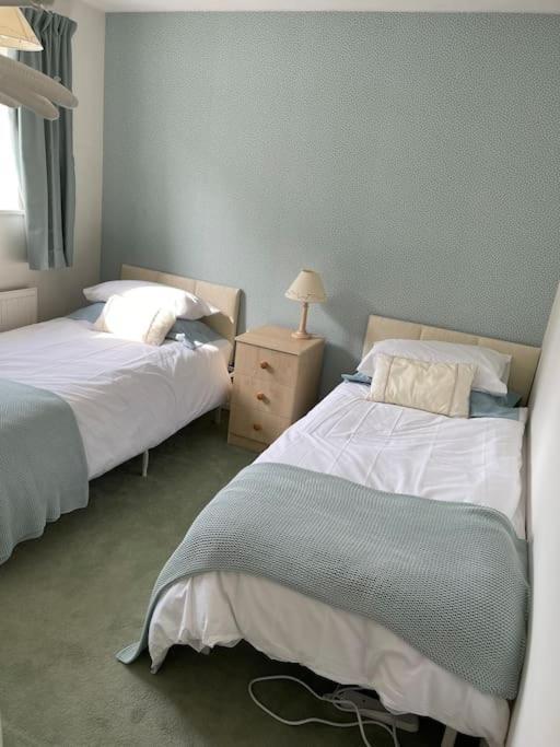 Centre Of Town House 3 Bedrooms Sleeps 5 And Infant Free Onsite Parking 2 Cars King's Lynn Ngoại thất bức ảnh